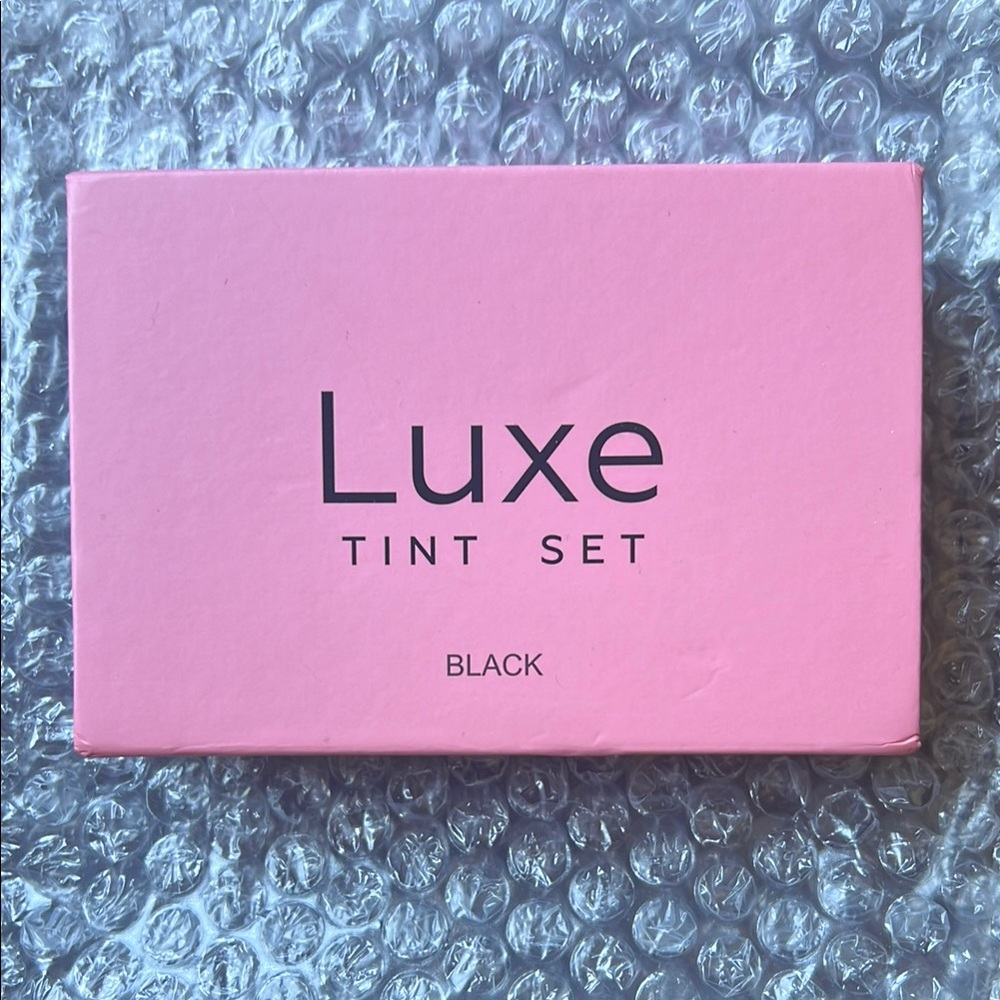 New & Unused | Luxe Tint Set (Black)